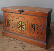 A 19TH CENTURY AMERICAN PINE BLANKET CHEST, simplistic rectangular form with stencilled line