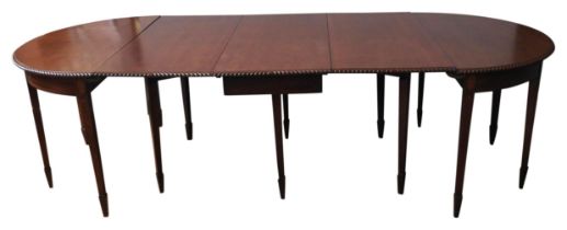 A REGENCY MAHOGANY DINING ROOM TABLE WITH CENTRAL DROP FLAP SECTION AND TWO 'D' ENDS, THE WHOLE WITH