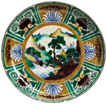 A LARGE JAPANESE KO-KUTANI DISH EDO / MEIJI PERIOD, 19TH CENTURY centrally decorated with a