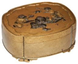 A FINE JAPANESE BRONZE BOX BY INOUE OF KYOTO, MEIJI PERIOD (1868-1912) the covere finely worked with