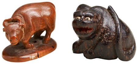 A JAPANESE CARVED WOOD NETSUKE EDO / MEIJI PERIOD  modelled a seated leopard, 3.5cm wide; together