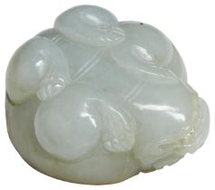 A SMALL CELADON AND RUSSET JADE PEBBLE CARVING OF A  TURTLE 19TH / 20TH CENTURY 5cm wide
