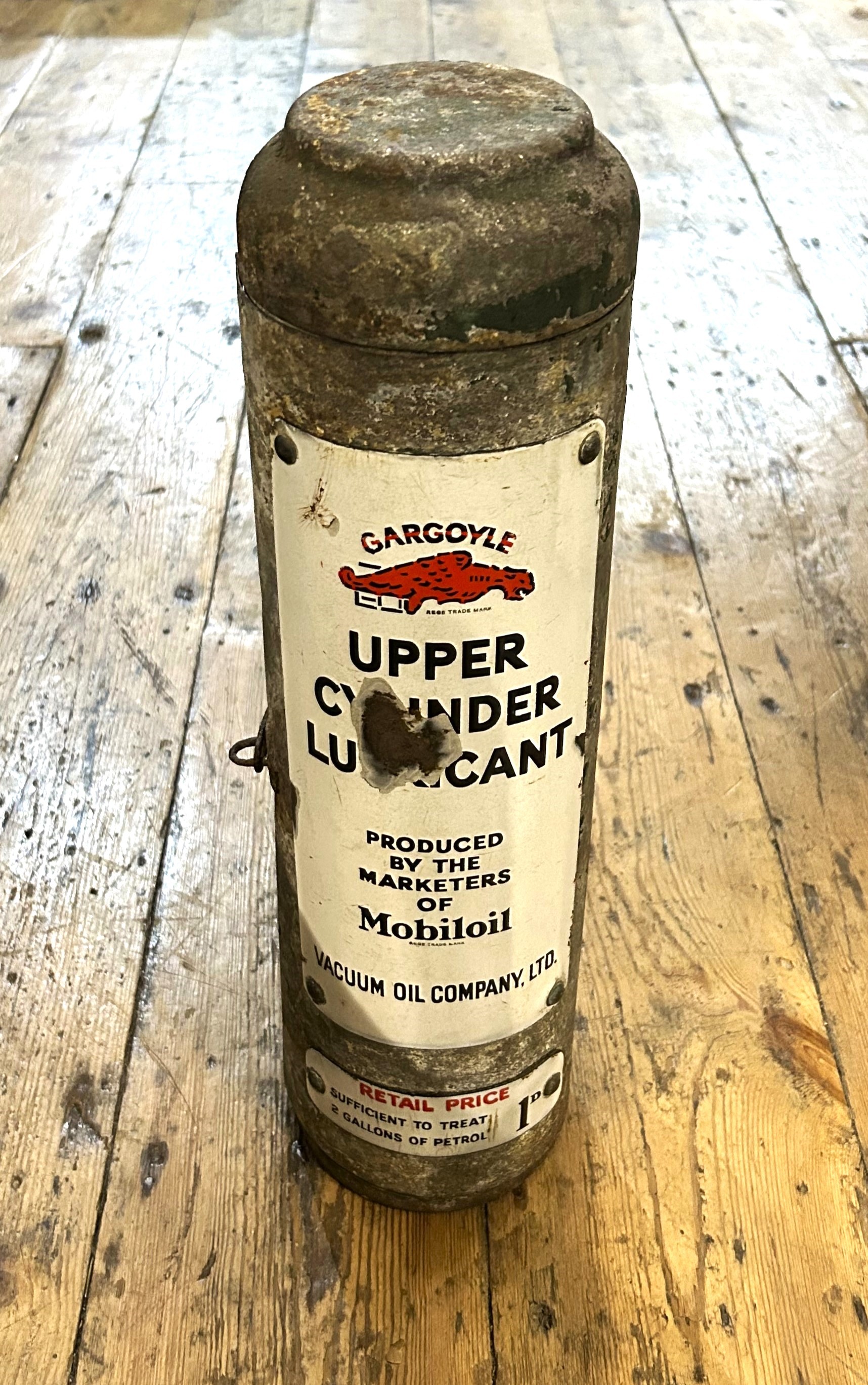 1930S MOBILOIL UPPER CYLINDER LUBRICANT GUN Am unusual Mobil Oil Upper Cylinder Lubricant Gun.