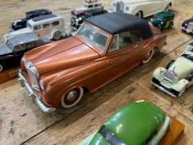 A COLLECTION OF ROLLS-ROYCE DIECAST MODEL CARS c.20 in total covering the pre-war up to late 1960s