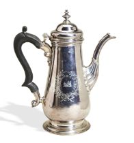 A SMALL COFFEE POT, LONDON 1748. A small sized coffee pot engraved to the body with a crest within a
