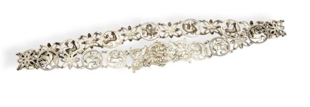 A "DRAGESTIL" (DRAGON STYLE) BELT, DAVID ANDERSEN, NORWAY, C.1890. A belt comprised of links cast as