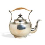 A LARGE MUGHAL FORM TEA KETTLE, MADRAS C.1805. A large plain circular tea kettle with a reeded rim