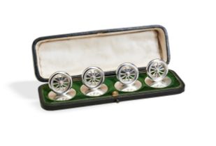 A SET OF FOUR EARLY MOTORING MENU HOLDERS, LONDON 1905. A set of menu holders formed as spoked car