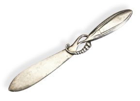 A GEORGE JENSEN PAPER KNIFE, DENMARK C.1930. A silver paper or butter knife with early Jensen marks.