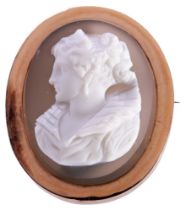 AN AGATE AND GOLD BROOCH, CIRCA 1870 the cameo depicting the head and shoulders of a lady in