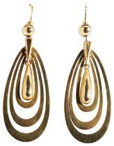 A PAIR OF LATE VICTORIAN GOLD PENDANT EARRINGS  featuring concentric oval bands surrounding an
