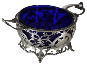 A SILVER SUGAR BOWL WITH BLUE LINER, HENRY ARTHUR HOLLAND, LONDON 1900, 131 grams **PLEASE NOTE: