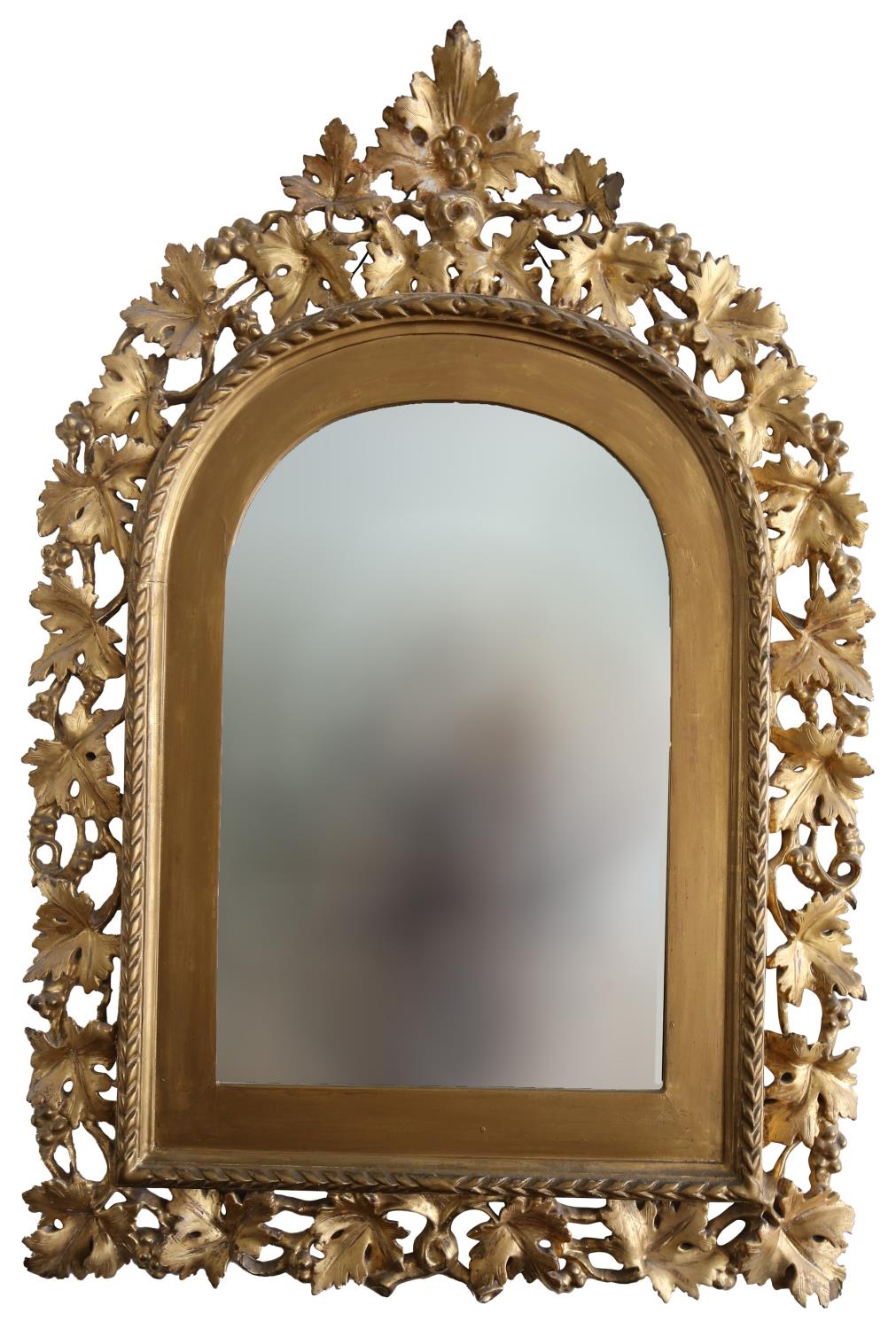 A VICTORIAN GILTWOOD OVAL WALL MIRROR SURROUNDED BY CARVED OAK LEAVES, LATE 19TH CENTURY 65x90cm **