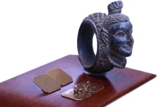 AN UNUSUAL AFRICAN CARVED RING AND A PAIR OF GOLD CUFFLINKS **PLEASE NOTE: THIS AUCTION IS IN HONG