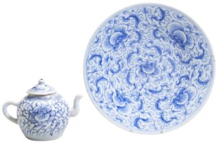 A CHINESE BLUE AND WHITE DISH QING DYNASTY, 19TH CENTURY decorated in underglaze blue with lotus