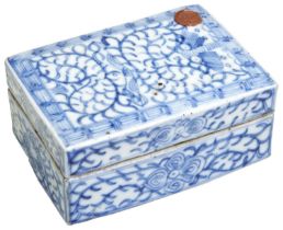 A BLUE AND WHITE BOX QING DYNASTY, 19TH CENTURY decorated with stylised foliate scrolls with a key-