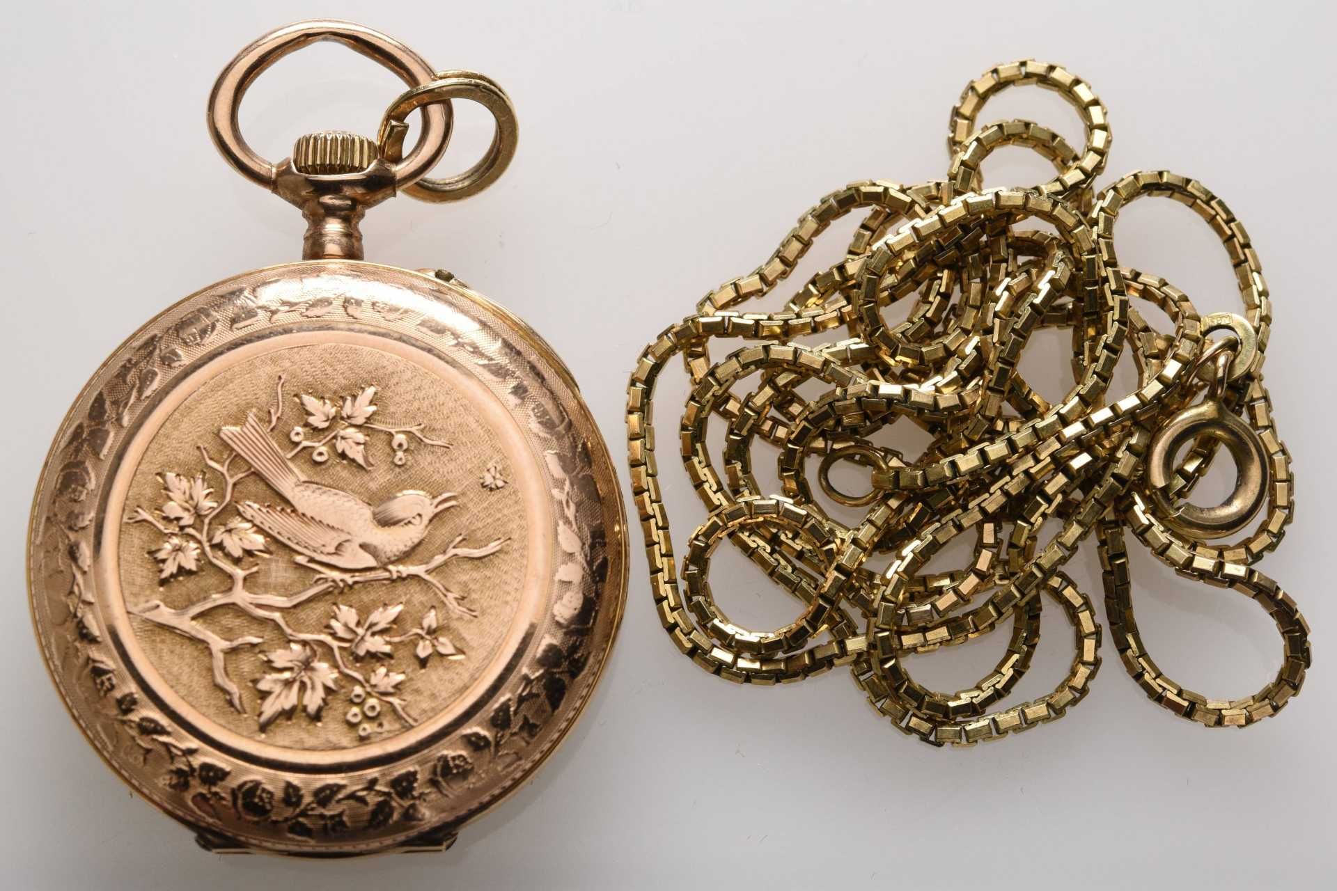 Dainty pocket-watch. Ca. 30 mm, 0.585 Au, manual wind. Enameled dial, black, Arabic indexes, golden - Image 2 of 2