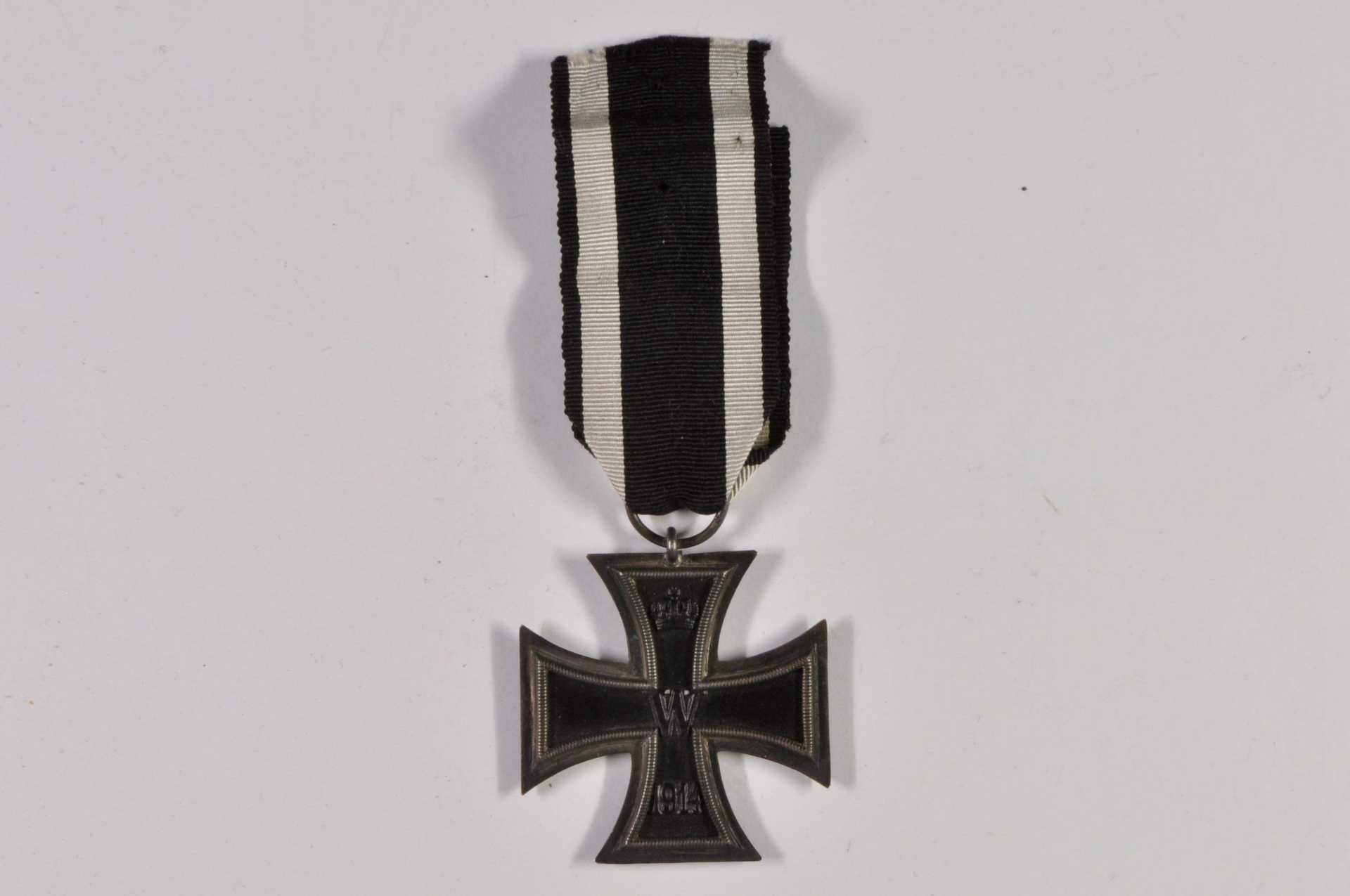 Preußen, Eisernes Kreuz 1914 2. Klasse am Band mit Besitz-Zeugnis, datiert München 1. Juli 1921, Bes - Bild 2 aus 3