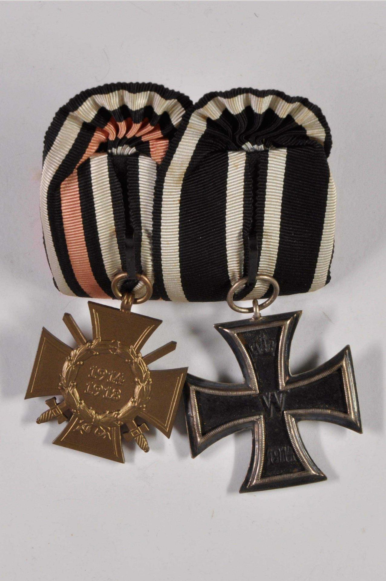 Ordensspange mit 2 Auszeichnungen, dabei Preußen Eisernes Kreuz 1914 2. Klasse und Ehrenkreuz für Fr