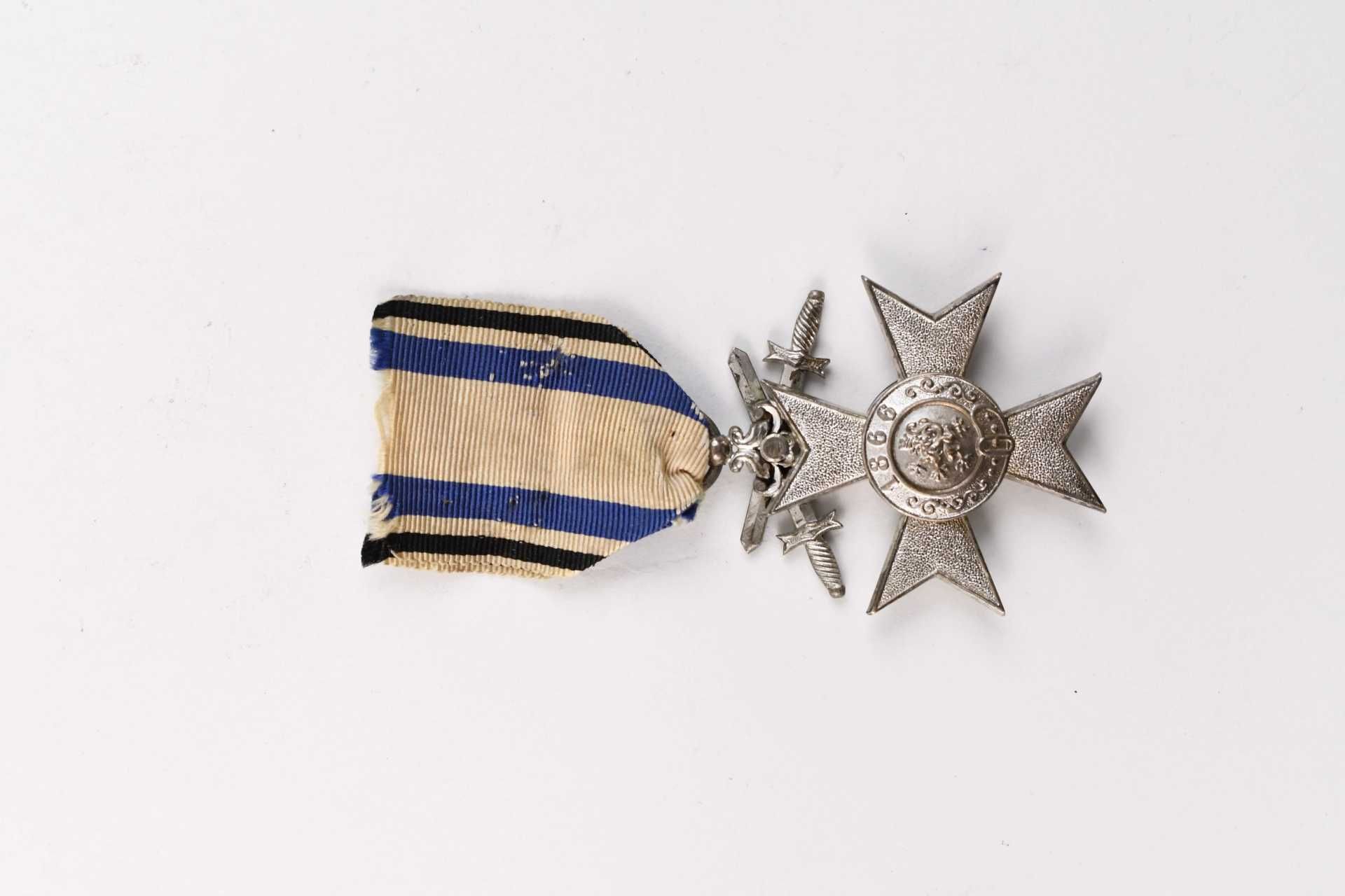 Bayern. Bayern, Militär-Verdienstkreuz 2. Klasse mit Schwertern, emailliert, am Bandabschnitt, OEK 4 - Bild 2 aus 2