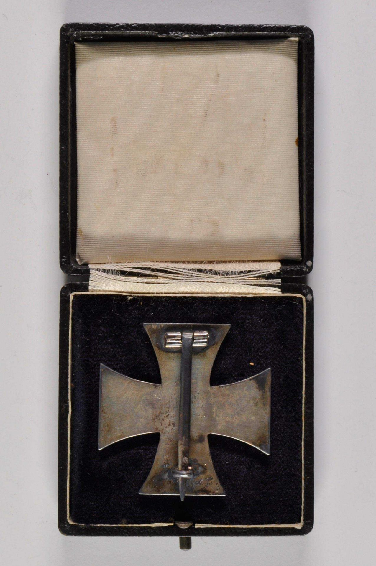Preußen, Eisernes Kreuz 1914, 1. Klasse, flache Form, unter Nadelhaken \KO\, im schwarzen Verleihung - Bild 2 aus 3