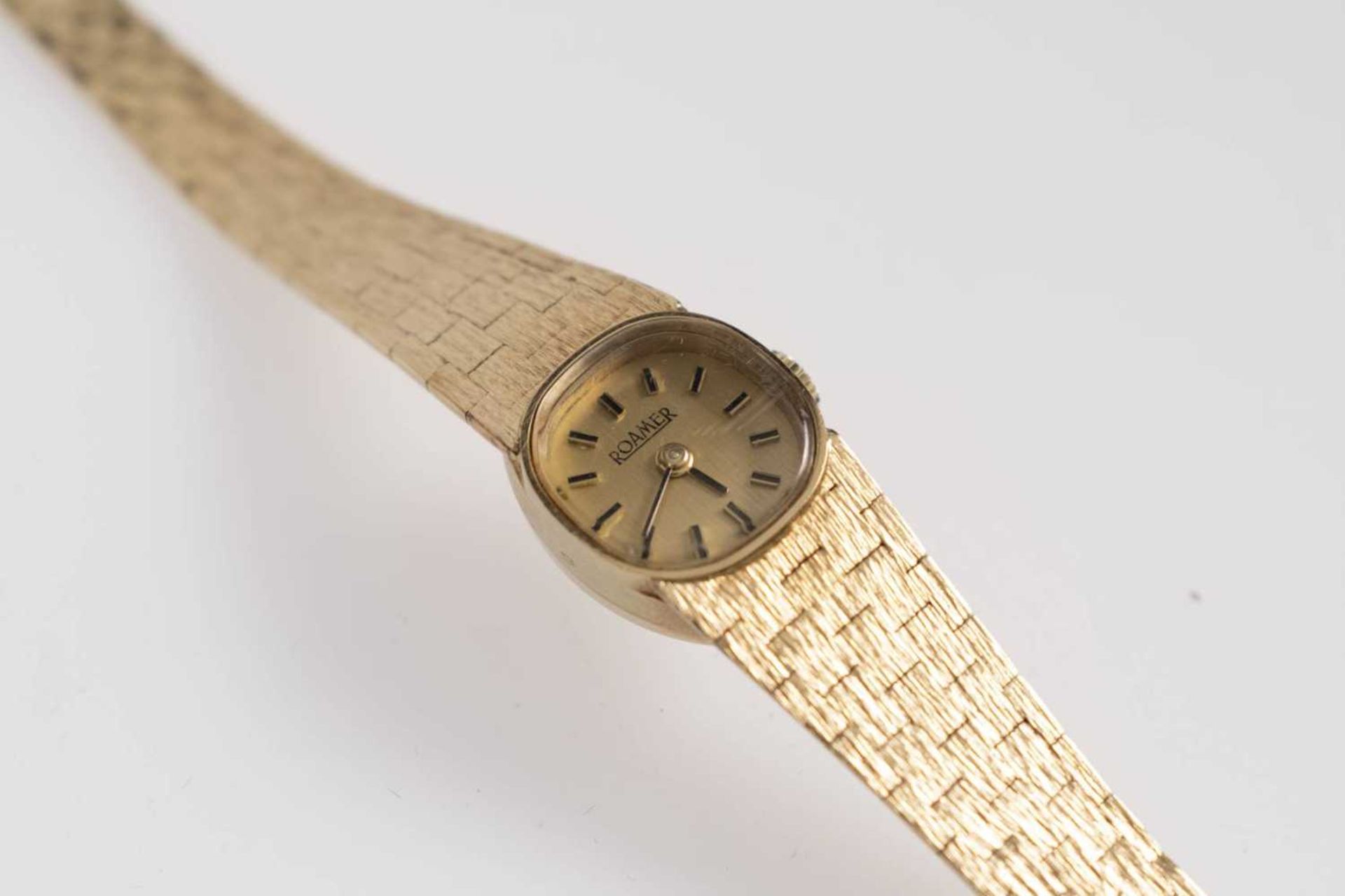 Roamer womens watch. Approximate, 14 mm, 585er yellow gold, manual wind. Champagne-coloured dial wit - Image 2 of 4