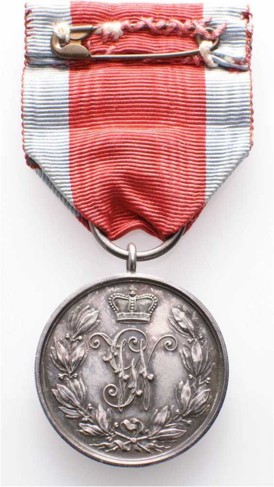 Schaumburg-Lippe, Silberne Militärverdienstmedaille mit emailliertem Genfer Kreuz auf dem Band, Silb - Bild 2 aus 2
