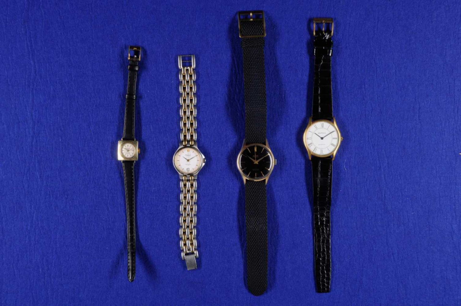 Coloured lot, composed of: Alpina quartz gentlemen wrist watch, approximate 32 mm, high-grade steel.