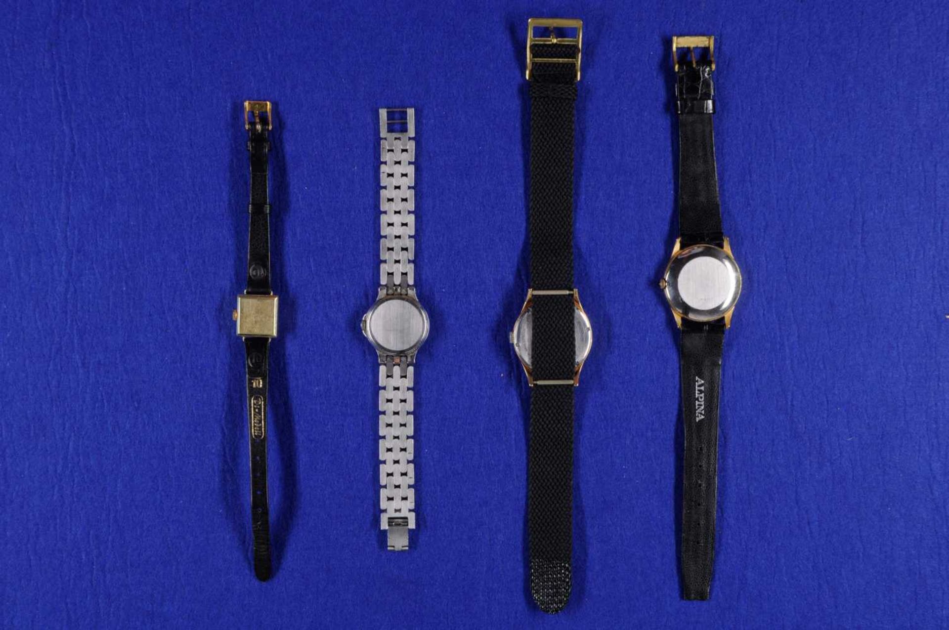 Coloured lot, composed of: Alpina quartz gentlemen wrist watch, approximate 32 mm, high-grade steel. - Image 2 of 4