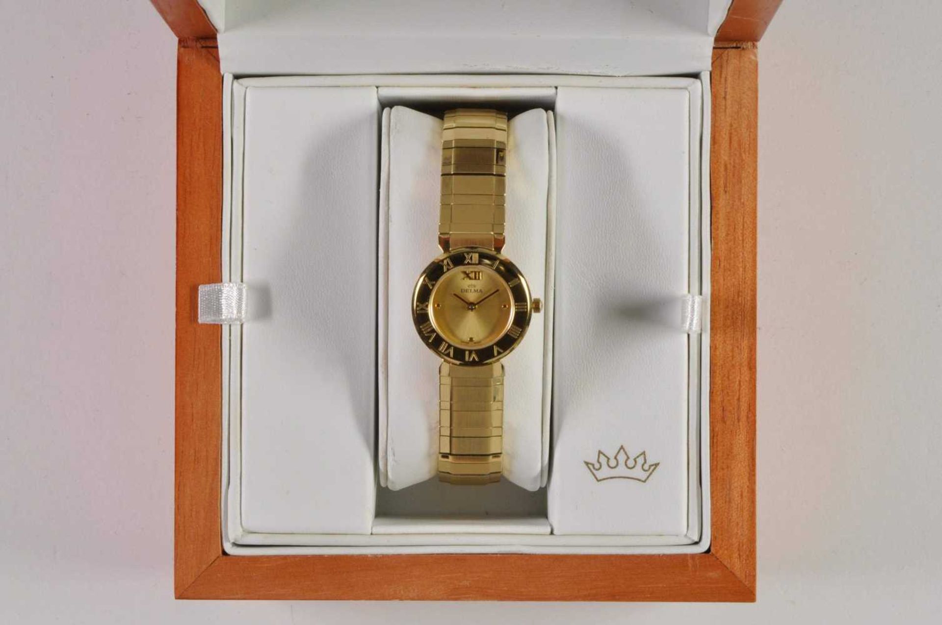 Delma Versailles Damen-Armbanduhr. Ca. 24mm, Edelstahl, ETA Quarz Werk, Saphirglas. Goldfarbenes Zif - Bild 2 aus 4