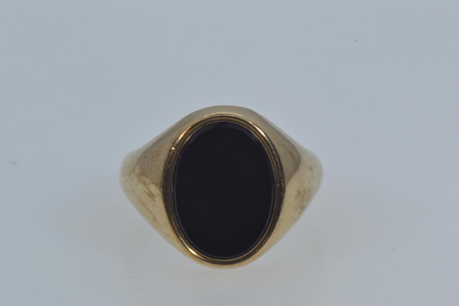 9ct gold & black onyx signet ring, hallmarked Birmingham 1977, size V, gross weight 10.95 grams 