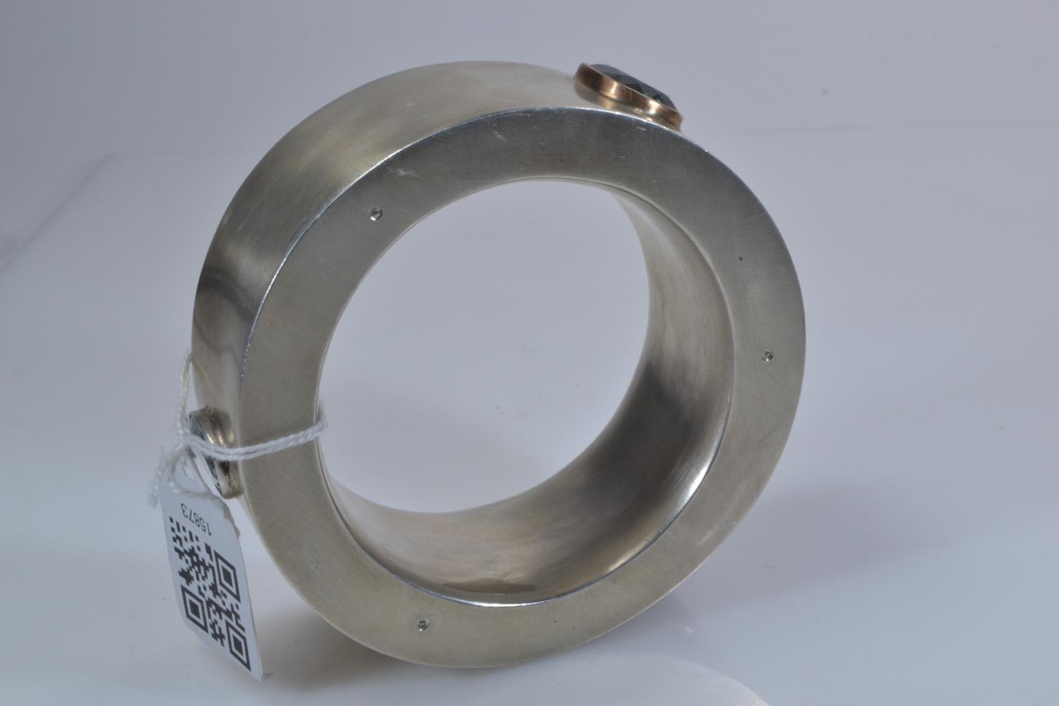 Custom made heavy white metal statement bangle, bezel-set with three large topaz stones, including b - Image 4 of 5