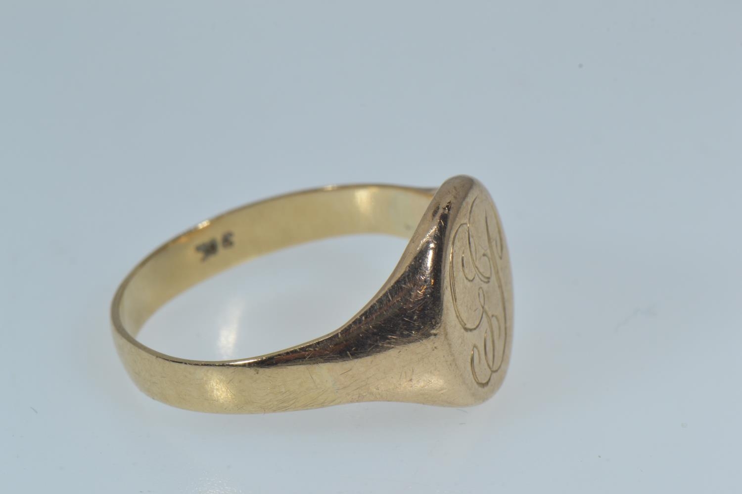 9ct gold signet ring, engraved with initials 'GP', size W1/2, 5.87 grams  - Image 3 of 4