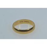 18ct gold band ring, hallmarked London 1979, size Z+1 1/2, 7.32 grams