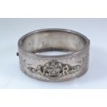 Victorian jubilee hinged silver bangle, hallmarked Birmingham 1886, diameter 60mm, 29.4 grams