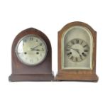 Two wood cased mantle clocks with brass clock faces, largest H30cm W20cm D12.5cm