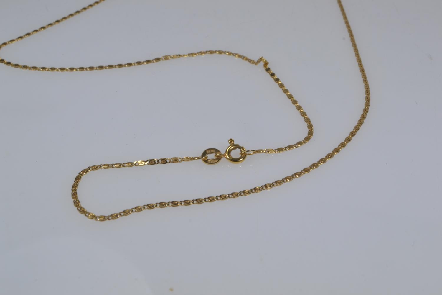14ct gold scroll link neck chain, circumference 545mm, 2.6 grams 