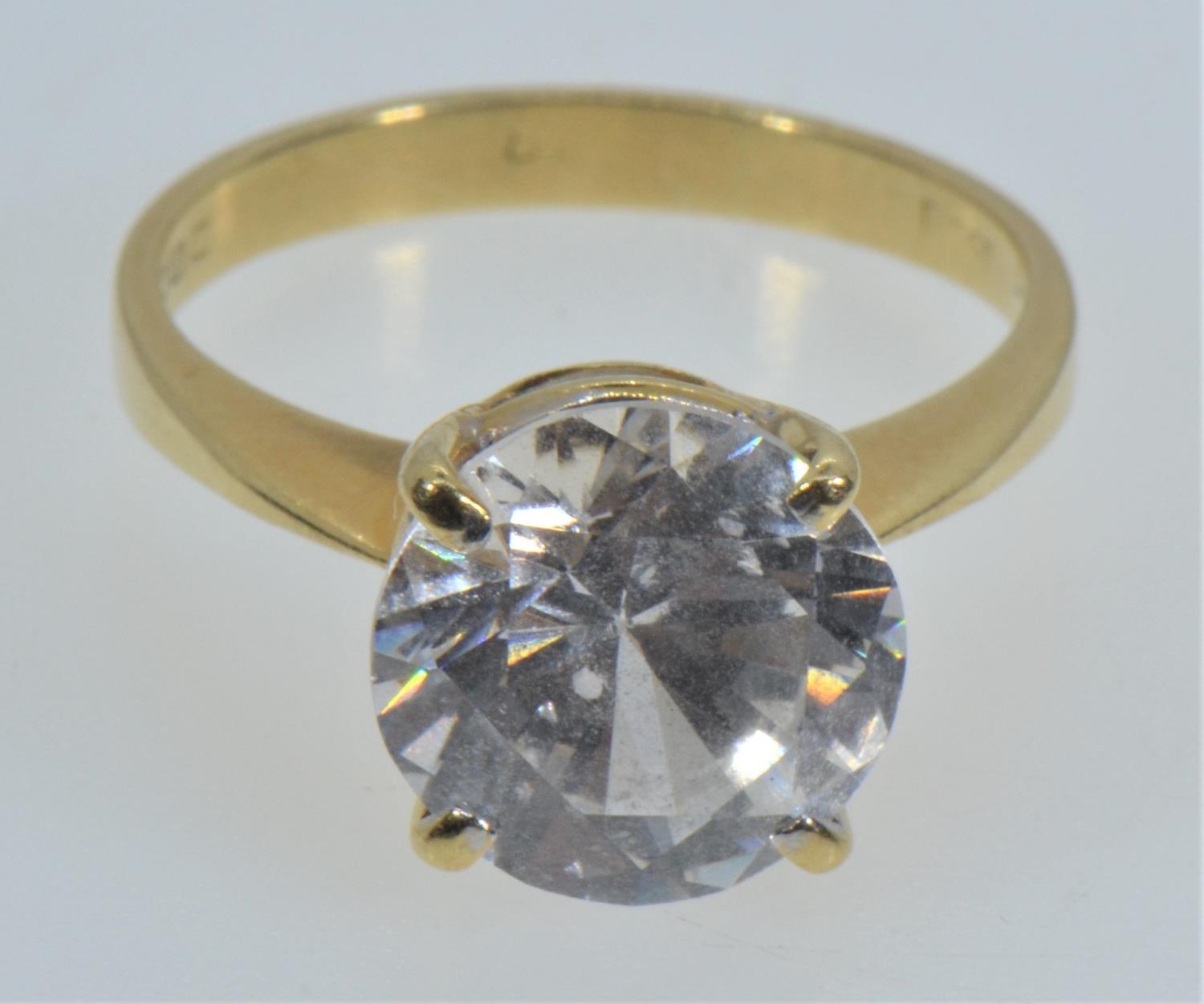 18ct gold & white stone solitaire ring, size P, gross weight 5.2 grams 