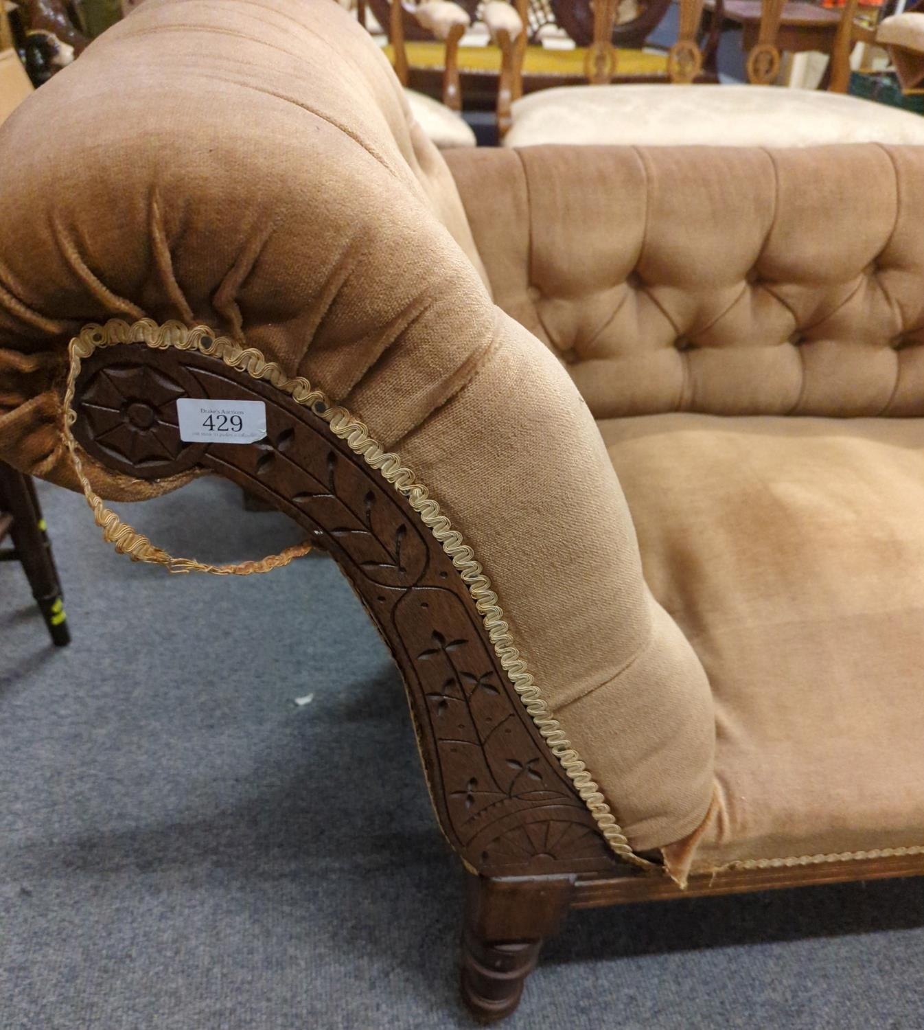  19C Chaise with button design to back and side rest, in camel coloured upholstery with four origina - Image 2 of 3