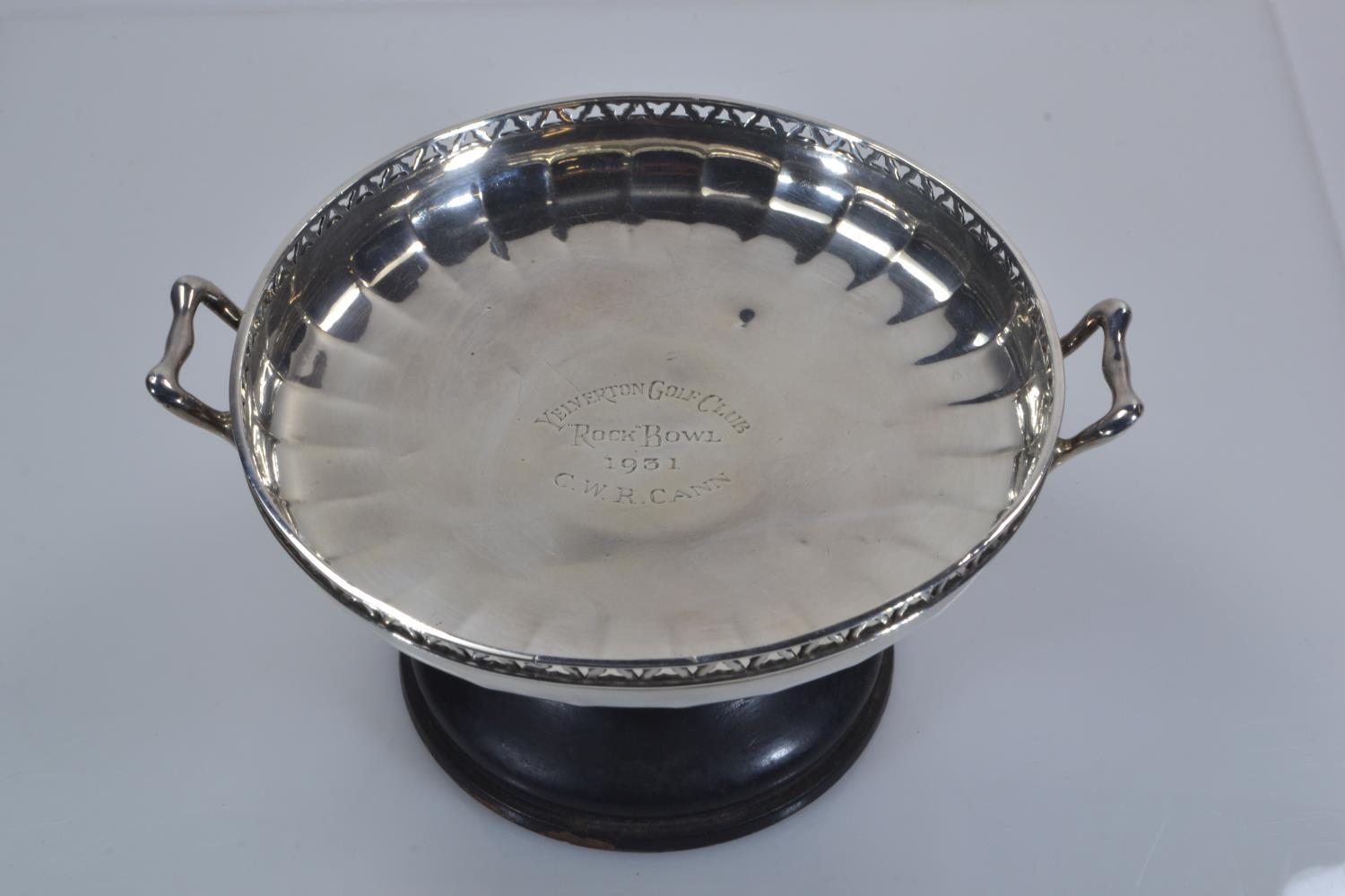 Silver golf trophy, Page Keen & Page Plymouth, London 1931, with inscription to bowl 'Yelverton Golf - Image 5 of 5