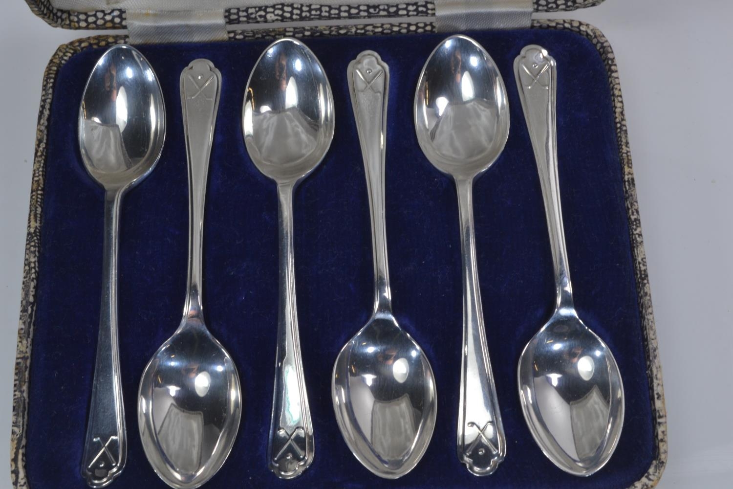 Set of six coffee spoons with crossed golf clubs & ball terminals, Walker & Hall, Sheffield 1933, gr