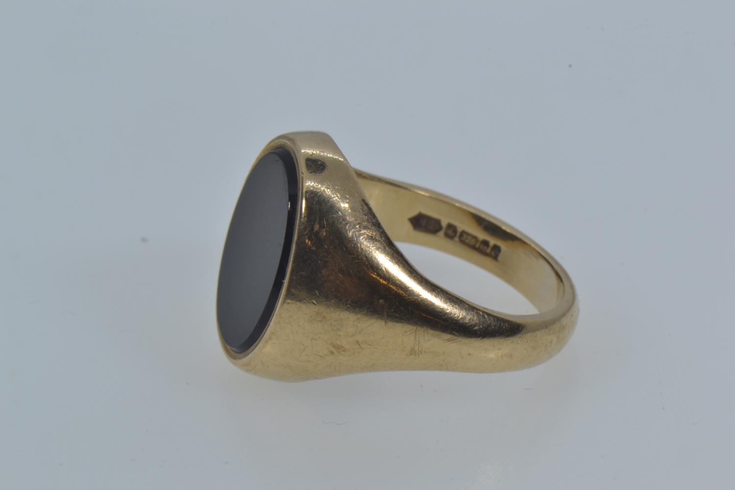 9ct gold & black onyx signet ring, hallmarked Birmingham 1977, size V, gross weight 10.95 grams  - Image 3 of 5