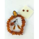 Silver and amber jewellery, including a ring (size P), two pairs of earrings, a single earring and b