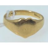 18ct gold signet ring, hallmarked London 1922, size O, 4.79 grams