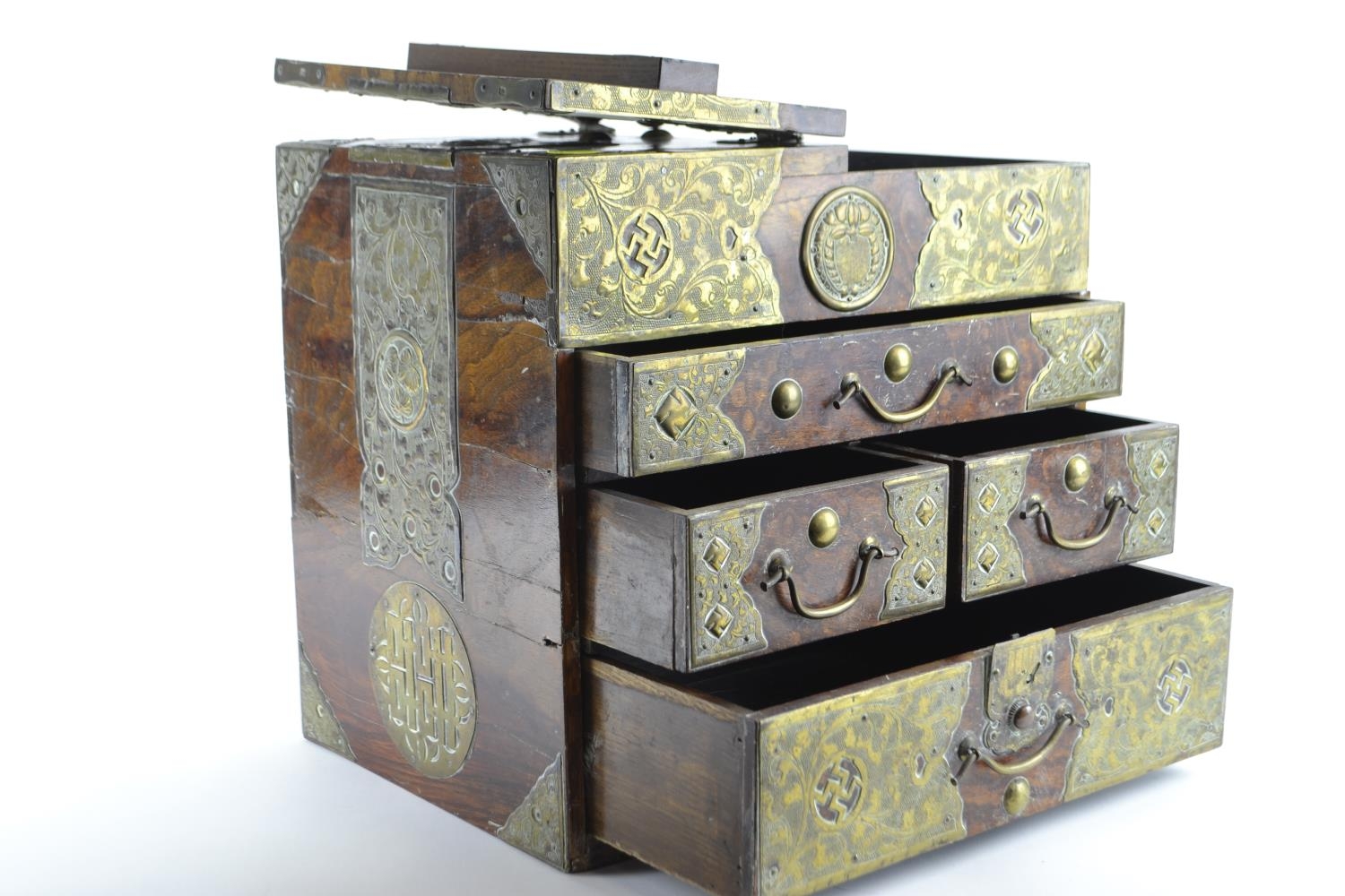 Small Asian four drawer cabinet with ornate pressed brass banding and lift up top H30cm W35.5 D23.5c - Image 4 of 5