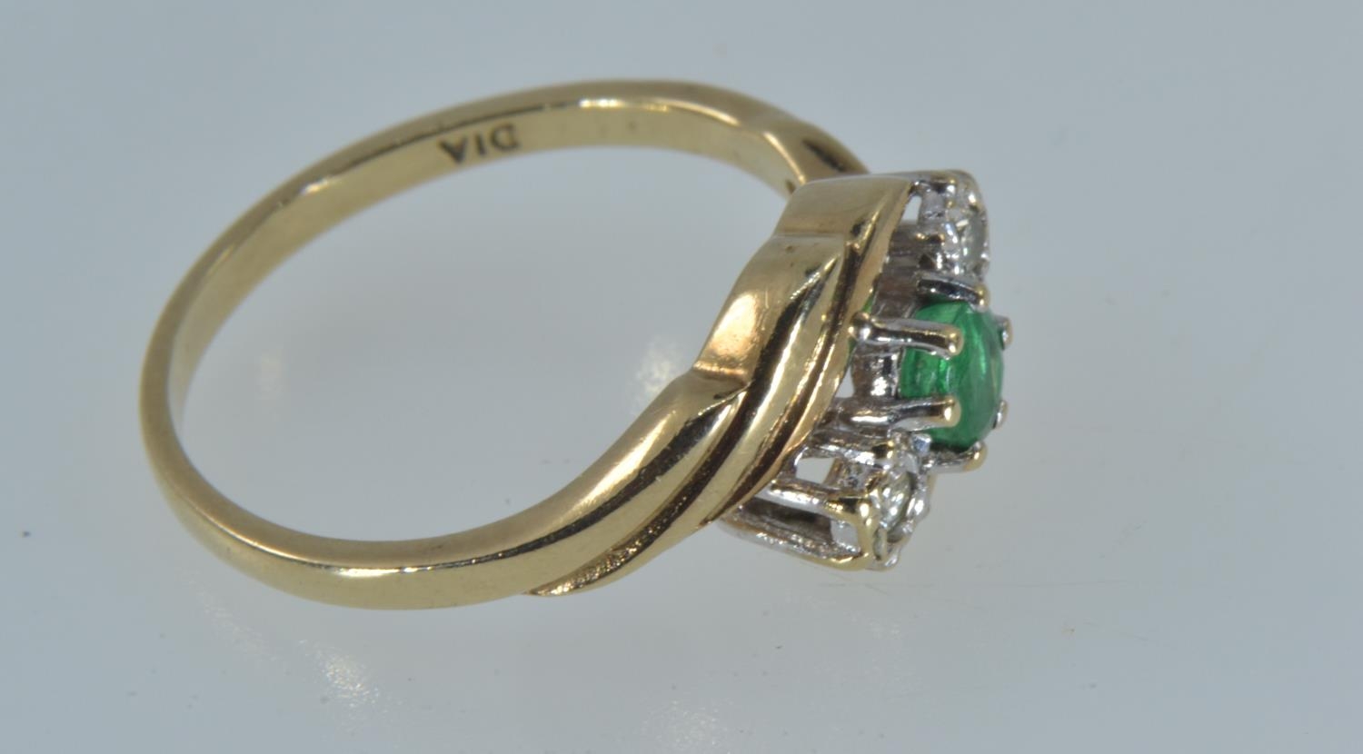 9ct gold, emerald & diamond crossover ring, size L1/2, gross weight 2.1 grams  - Image 2 of 3