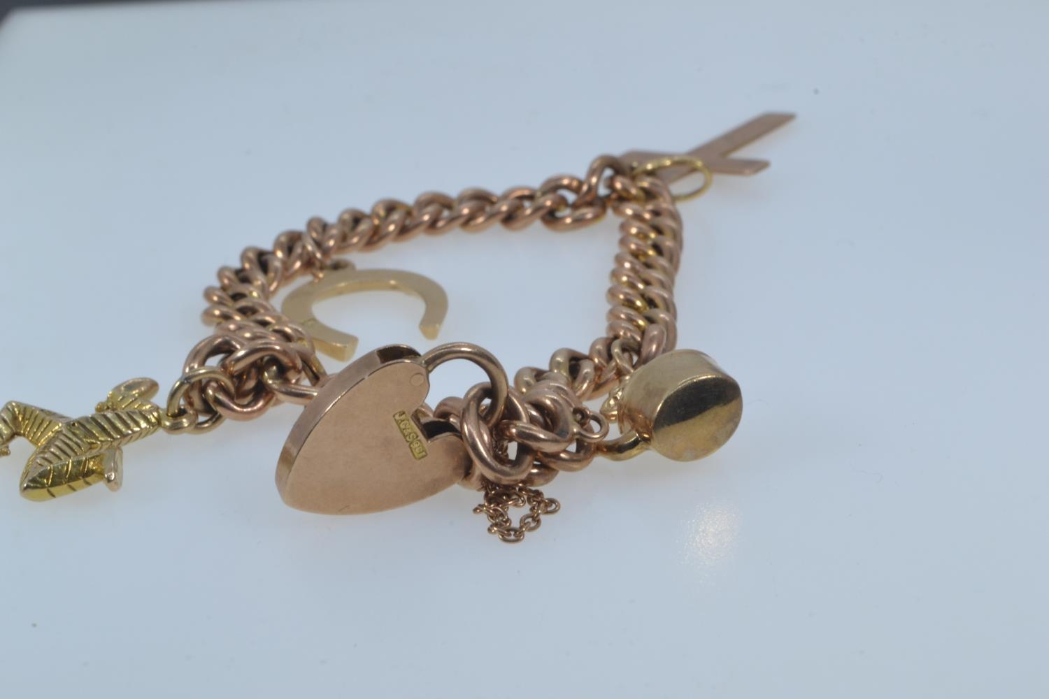 9ct rose gold bracelet with a heart-shaped padlock clasp, suspending four charms, including three 9c - Image 6 of 6