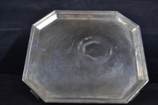 Silver canted square footed salver, Thomas Bradbury & Sons Ltd, Sheffield 1933, width 19.7cm, 432 gr