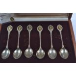 Cased 'The Sovereign Queens Spoon Collection' of six spoons, John Pinches Ltd, Sheffield 1977, gross