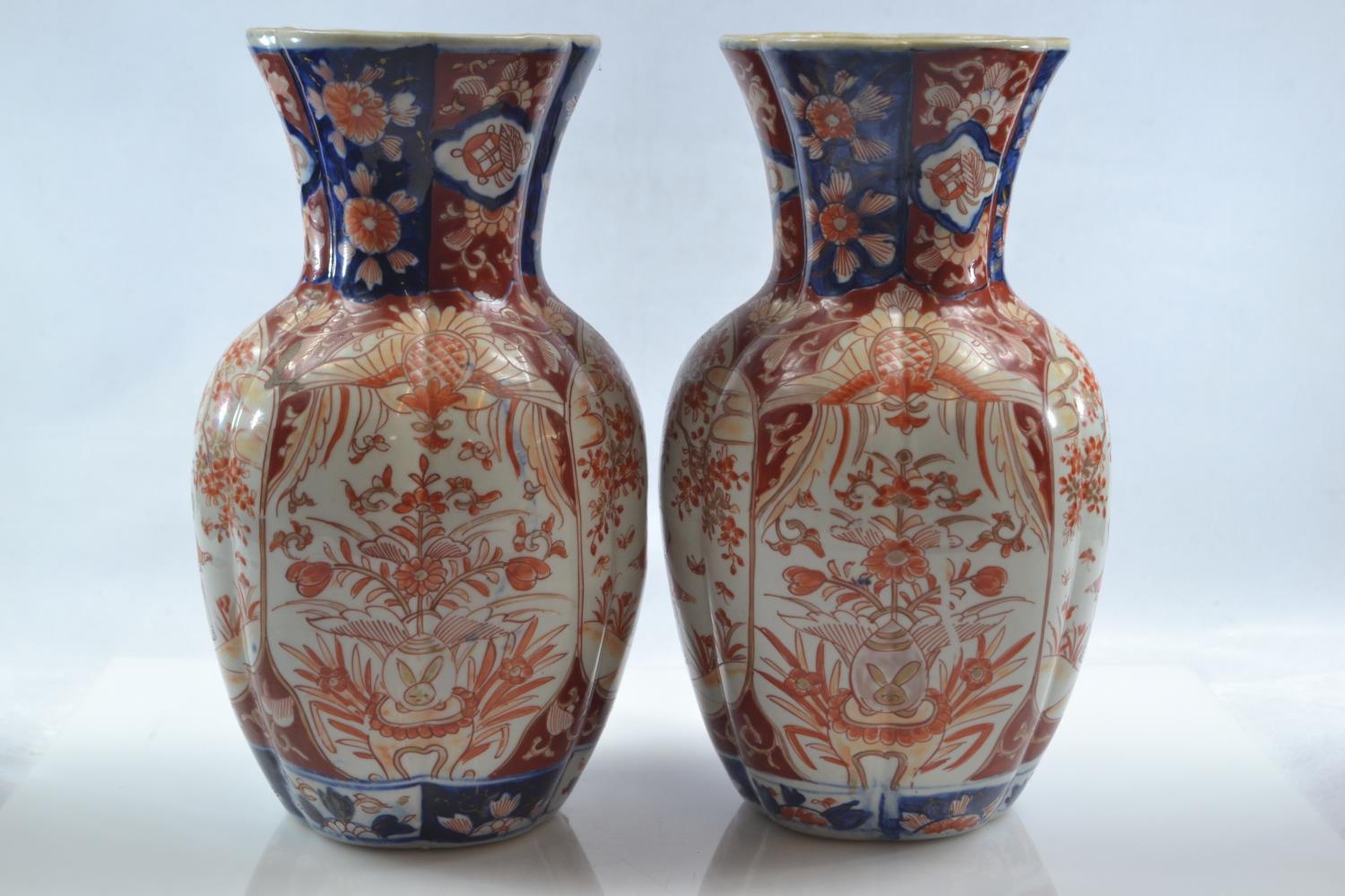Pair of Japanese Imari vases decorated with figures and foliage, height 25cm, dia. approx. 14cm  - Image 4 of 5